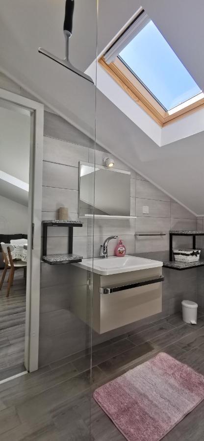 Angeline Apartment