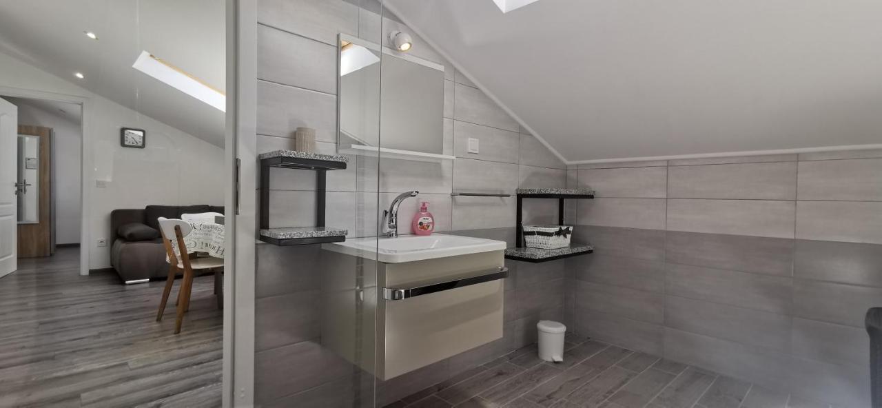 Angeline Apartment *